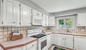 25 Viking Dr, Bristol, RI 02809