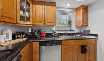 404 Pine Tree Ct 6, Atlantis, FL 33462