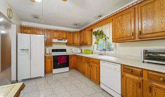 4 Crest Hill Dr, Alloway, NJ 07461