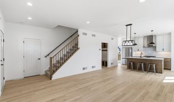 610 Clemens Dr, Arlington, WI 53911