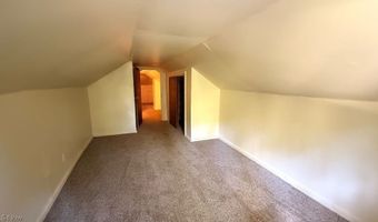 629 Portage Lakes Dr, Akron, OH 44319