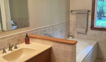 1213 E State St, Algona, IA 50511