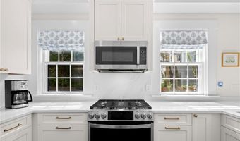 5 Pell St, Newport, RI 02840
