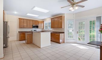 10604 MAPLECREST Ln, Potomac, MD 20854