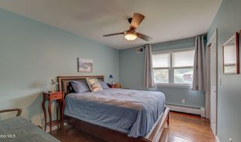 4 Fairway Ct, Albany, NY 12208