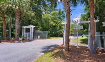 104 Bay Colony Way, Apalachicola, FL 32320