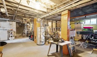 36 England St, Cumberland, RI 02864