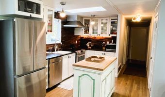 43 Meadowbrook Rd, Danbury, CT 06811