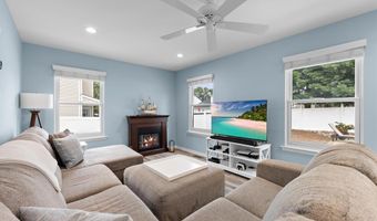 15 Brentwood Dr, Bayville, NJ 08721