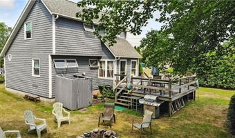 69 Longview Dr, Narragansett, RI 02882