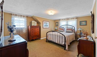 38 Hillvale Rd, Albertson, NY 11507