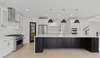 23369 WALKING WOODS Ln, Aldie, VA 20105