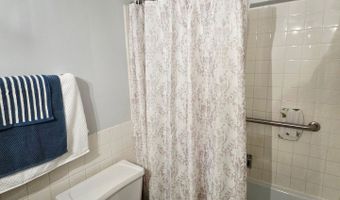 1217 S Old Wilke Rd 201, Arlington Heights, IL 60005