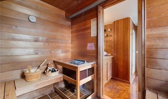 4 Hunter Ave, Newport, RI 02840