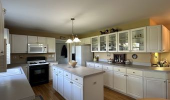 1850 White Oak Dr, Algonquin, IL 60102