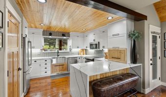 3192 NW Golf View Dr, Bend, OR 97703