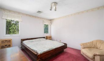 22 Golden View Dr, Johnston, RI 02919