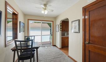 2755 Springfield Lake Dr, Akron, OH 44312