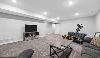 1190 Berkshire Ln, North Liberty, IA 52317