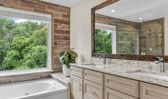 2535 Barrett Springs Dr, Ballwin, MO 63021