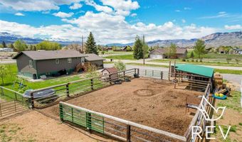 8 Mountain Dr, Cody, WY 82414