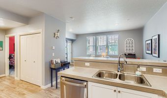 17126 SW SNOWDALE St 106, Beaverton, OR 97007