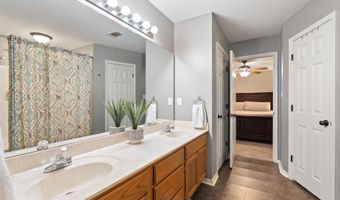 509 Sharon Oaks Ct, Benton, AR 72019