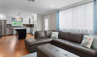 6 Varnum Ave, Bristol, RI 02809