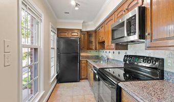 2345 S ROLFE St S, Arlington, VA 22202