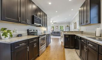 318 Cockle Ln, Beaufort, SC 29906
