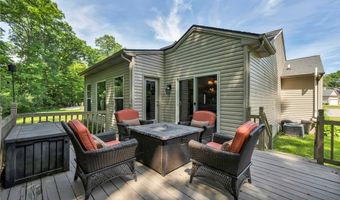 880 Shadow Creek Trl, Amherst, OH 44001