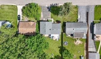523 Maplewood Dr, Antioch, IL 60002
