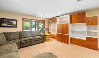 5870 Persimmon Dr, Fitchburg, WI 53711