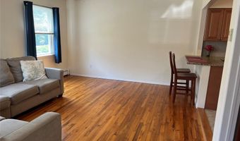 15 Cedar St, Amityville, NY 11701