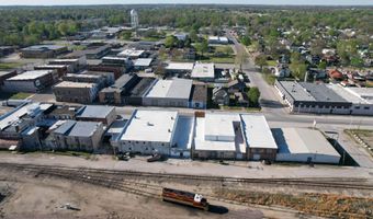 23 W Olive St, Aurora, MO 65605