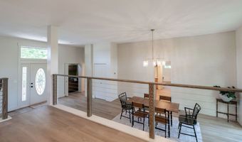 831 Brandon Cir, Aurora, OH 44202