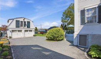 693 Hope St, Bristol, RI 02809