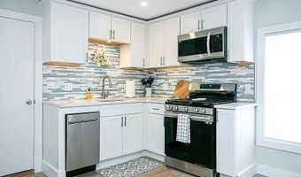 14 Brinley St, Newport, RI 02840