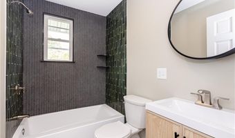 439 Broadway St D, Newport, RI 02840