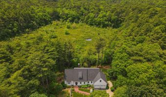 4 Canterbury Ln, Bourne, MA 02532