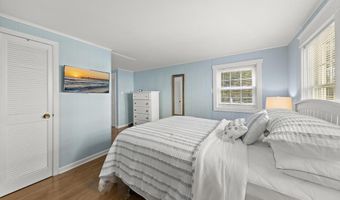 112 8TH St E, Beach Haven, NJ 08008