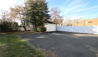 80 Locust Ave, Danbury, CT 06810