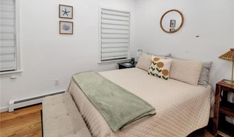 231 Maple Ave 102, Newport, RI 02840