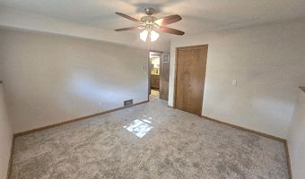 1507 Squire Ln, Aberdeen, SD 57401