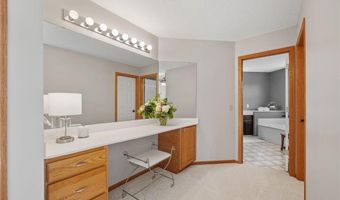 9258 Tyne Ln, Inver Grove Heights, MN 55077