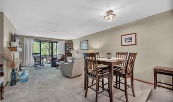 255 PORTAGE LAKES Dr, Akron, OH 44319