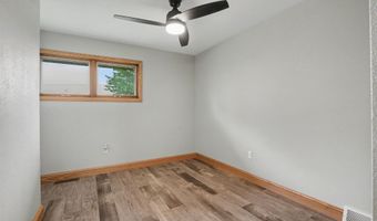 2416 Maplewood Dr, Asbury, IA 52002