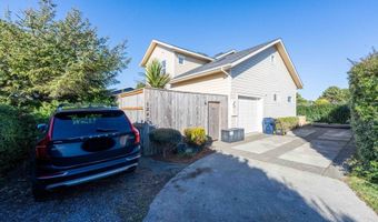 1240 NEWPORT Ave SW, Bandon, OR 97411