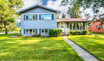 903 Willow Dr, Aberdeen, SD 57401