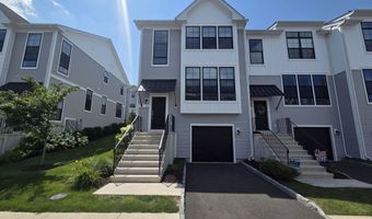 15 E Cross Trl 15, Danbury, CT 06810